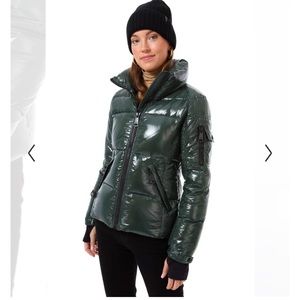 Size: small
NWT
Spruce green
SAM. brand
Originally $395